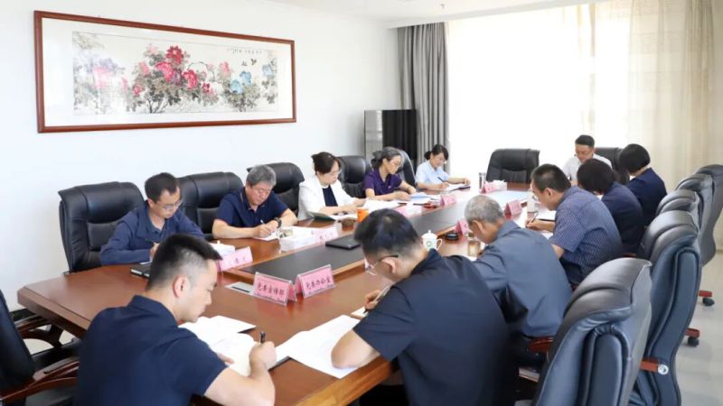集团党委理论学习中心组召开学习会