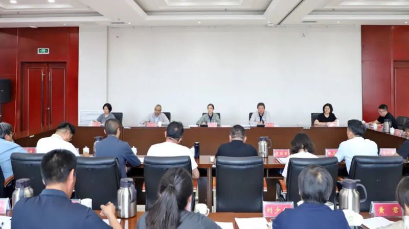 省物产集团党委书记、董事长刘玲讲授树立和践行正确政绩观学习教育专题党课